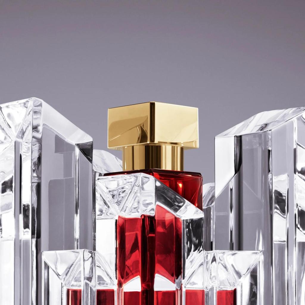 Detalle del frasco del perfume Baccarat Rouge 540 Edition Millésime