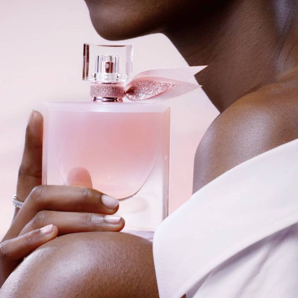 Detalle del frasco del perfume La Vie Est Belle Vanille Nude